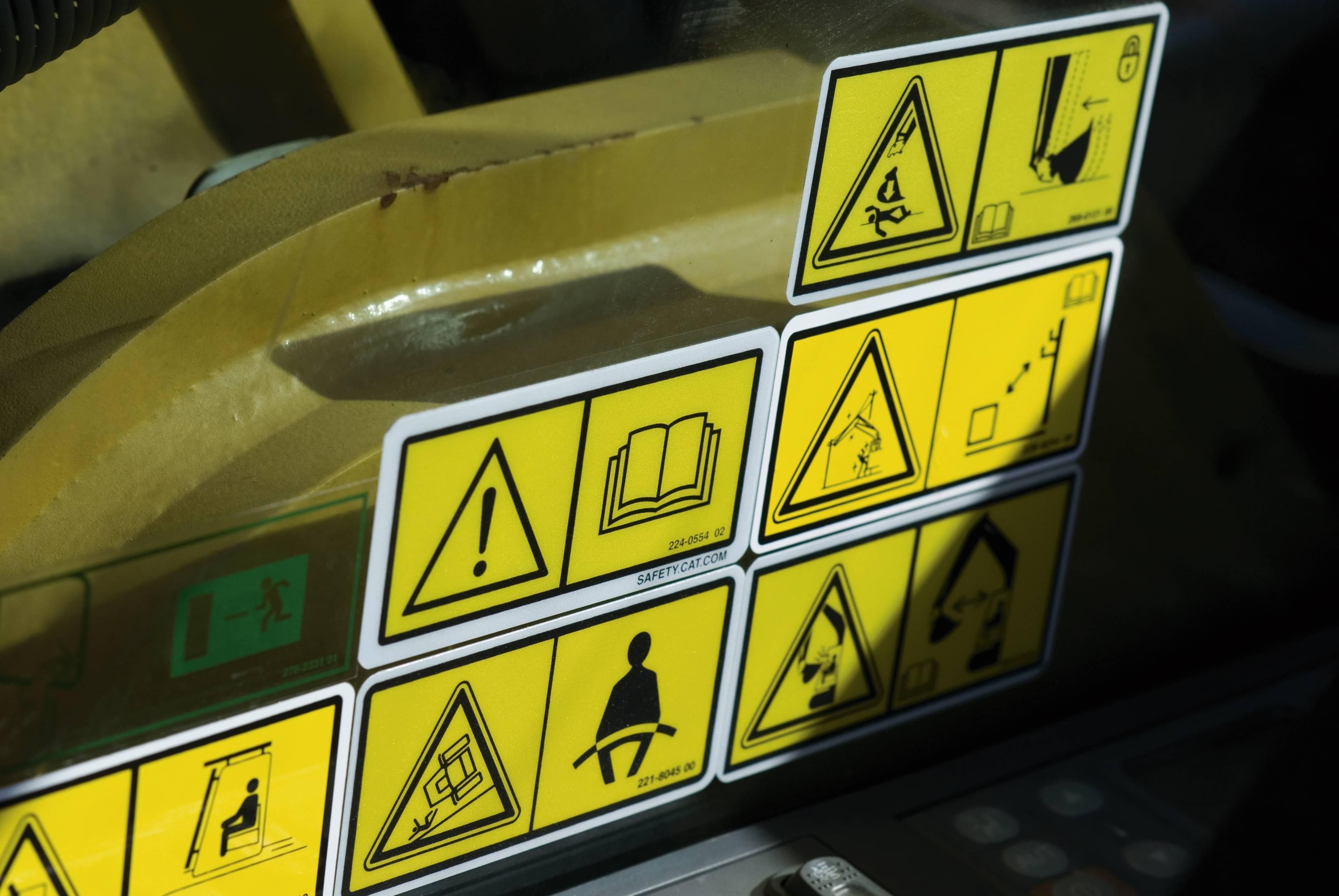 Large format warning label for industrial environments