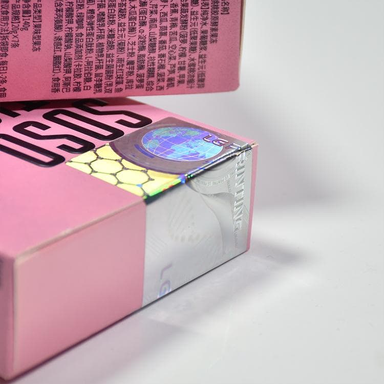 2D 3D holographic label with iridescent pattern