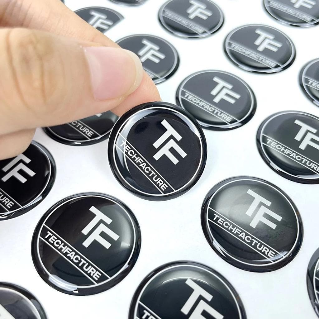 Resin dome label with UV-resistant clear coating